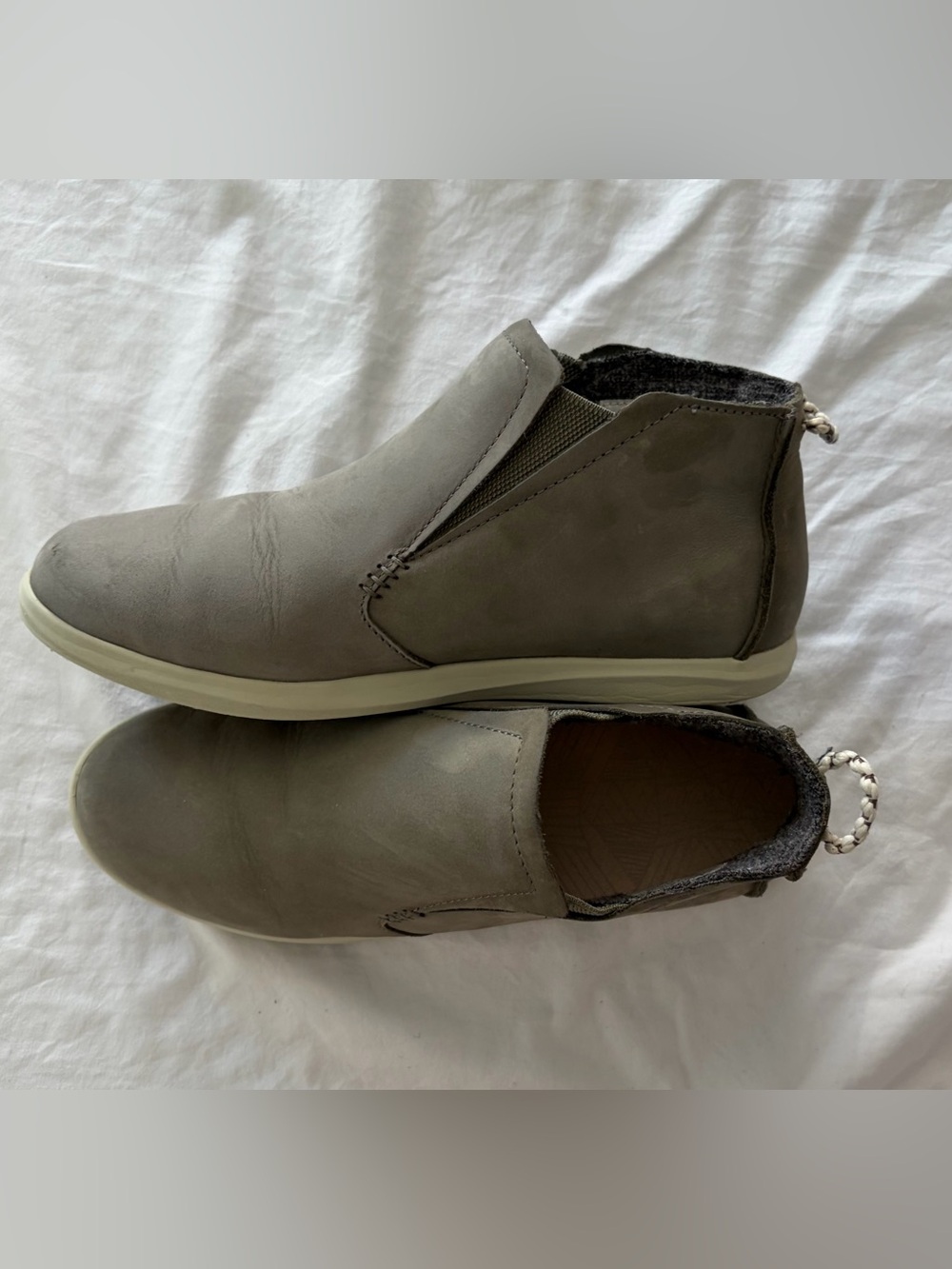 OluKai Women's Hawai'iloa Manu Hope Sneaker Boot Taupe Gray Leather Comfy Sz 8